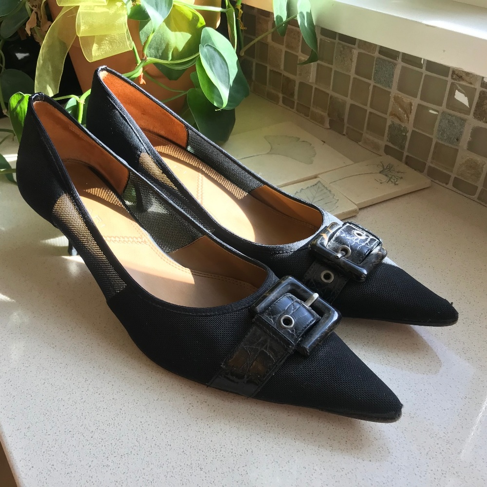 Tahari Ta-neal slingback heels with buckle